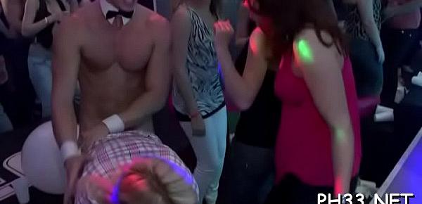  Leaking muff on the dance floor